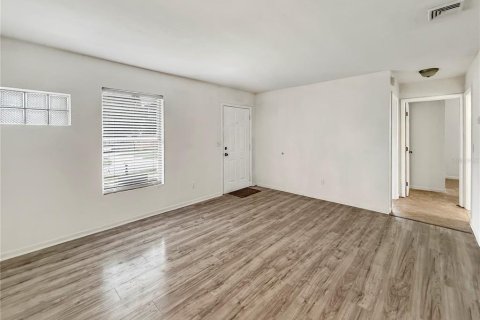 Villa ou maison à vendre à Deltona, Floride: 4 chambres, 117.06 m2 № 2204488 - photo 4