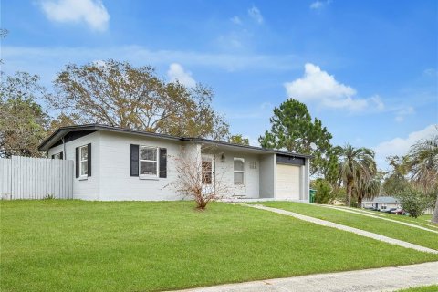 Villa ou maison à Deltona, Floride 4 chambres, 117.06 m2 № 2204488