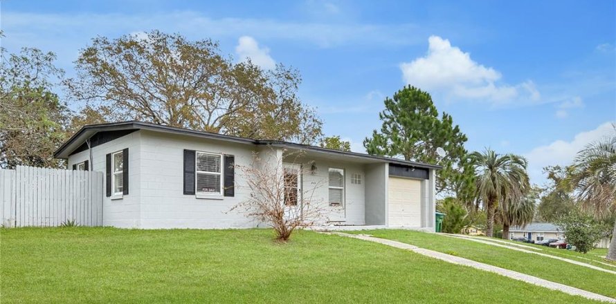 Villa ou maison à Deltona, Floride 4 chambres, 117.06 m2 № 2204488