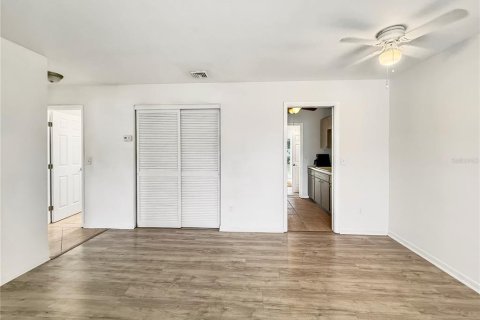 Villa ou maison à vendre à Deltona, Floride: 4 chambres, 117.06 m2 № 2204488 - photo 6