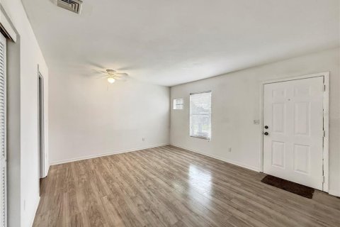 Villa ou maison à vendre à Deltona, Floride: 4 chambres, 117.06 m2 № 2204488 - photo 5