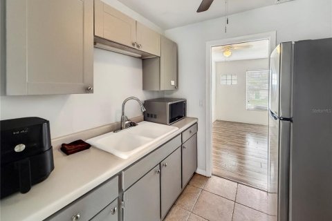 Villa ou maison à vendre à Deltona, Floride: 4 chambres, 117.06 m2 № 2204488 - photo 7
