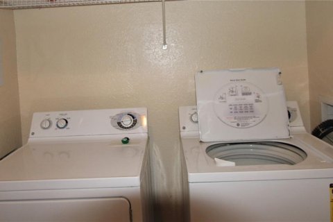 Condo in Kissimmee, Florida, 2 bedrooms № 2233163 - photo 17