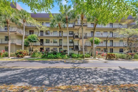Copropriété à vendre à Lauderdale Lakes, Floride: 1 chambre, 66.98 m2 № 2085911 - photo 2