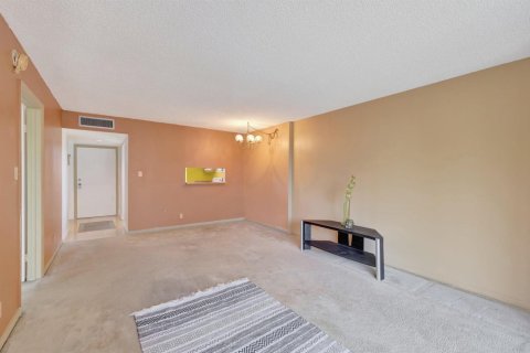 Copropriété à vendre à Lauderdale Lakes, Floride: 1 chambre, 66.98 m2 № 2085911 - photo 13