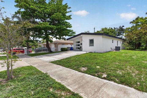 Villa ou maison à vendre à Pompano Beach, Floride: 3 chambres, 126.81 m2 № 2263692 - photo 3