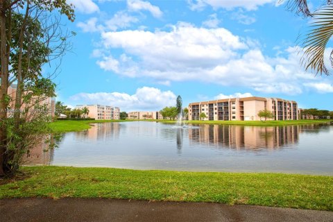 Condo in Sunrise, Florida, 2 bedrooms  № 2004605 - photo 2