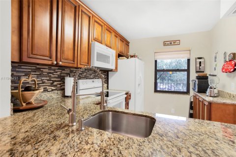 Condo in Sunrise, Florida, 2 bedrooms  № 2004605 - photo 21