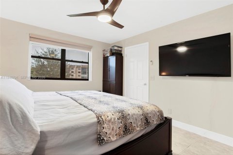 Condo in Sunrise, Florida, 2 bedrooms  № 2004605 - photo 15