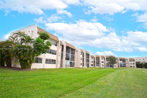 Condo in Sunrise, Florida, 2 bedrooms  № 2004605 - photo 3