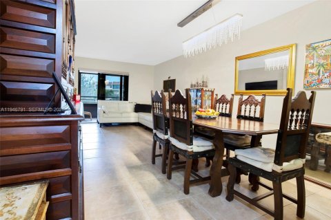 Condo in Sunrise, Florida, 2 bedrooms  № 2004605 - photo 8