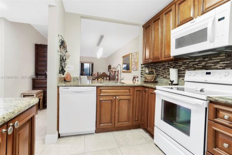 Condo in Sunrise, Florida, 2 bedrooms  № 2004605 - photo 24