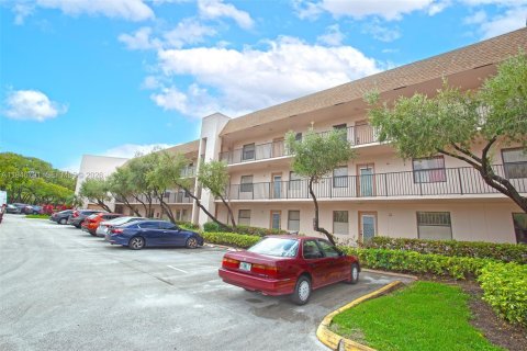 Condo in Sunrise, Florida, 2 bedrooms  № 2004605 - photo 5