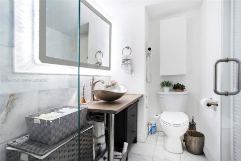 Condo in Sunrise, Florida, 2 bedrooms  № 2004605 - photo 18