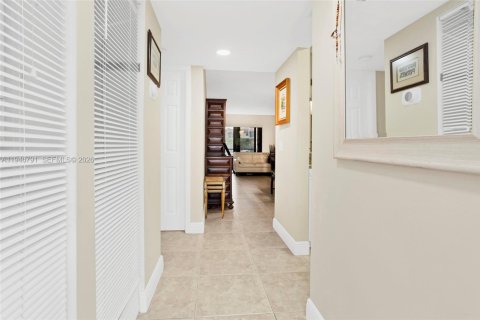 Condo in Sunrise, Florida, 2 bedrooms  № 2004605 - photo 7