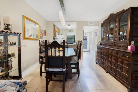 Condo in Sunrise, Florida, 2 bedrooms  № 2004605 - photo 9