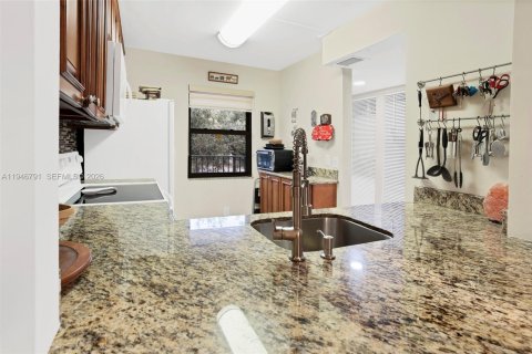 Condo in Sunrise, Florida, 2 bedrooms  № 2004605 - photo 20