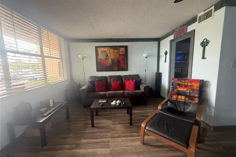 Copropriété à vendre à Sunrise, Floride: 1 chambre, 54.81 m2 № 2172639 - photo 11