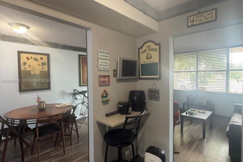 Copropriété à vendre à Sunrise, Floride: 1 chambre, 54.81 m2 № 2172639 - photo 2