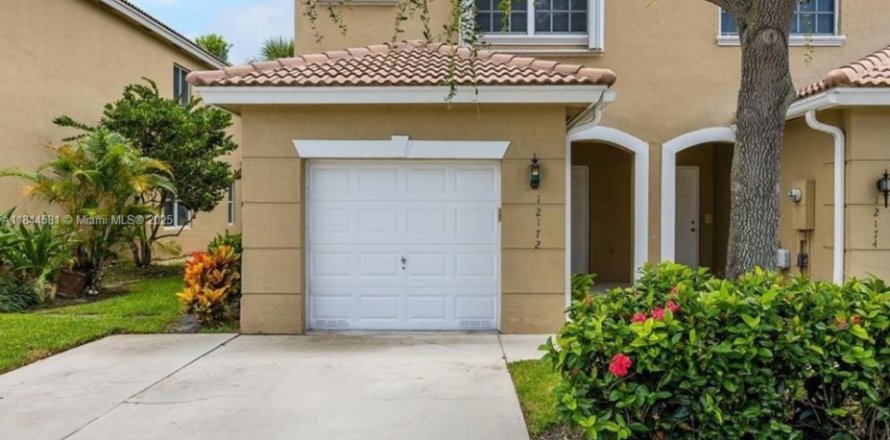 Townhouse in Pembroke Pines, Florida 3 bedrooms, 132.66 sq.m. № 1840707