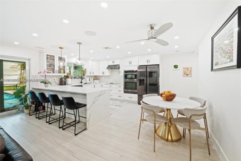 Casa en venta en Dania Beach, Florida, 5 dormitorios, 176.05 m2 № 2023248 - foto 2