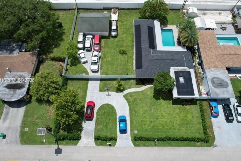 Casa en venta en Dania Beach, Florida, 5 dormitorios, 176.05 m2 № 2023248 - foto 24