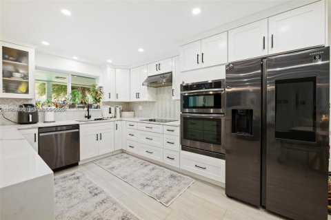 Casa en venta en Dania Beach, Florida, 5 dormitorios, 176.05 m2 № 2023248 - foto 9