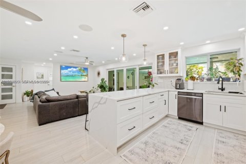 Casa en venta en Dania Beach, Florida, 5 dormitorios, 176.05 m2 № 2023248 - foto 10