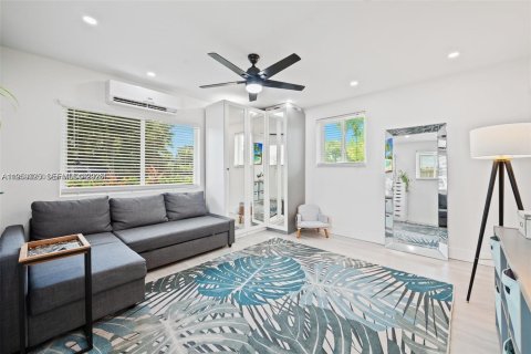 Casa en venta en Dania Beach, Florida, 5 dormitorios, 176.05 m2 № 2023248 - foto 16