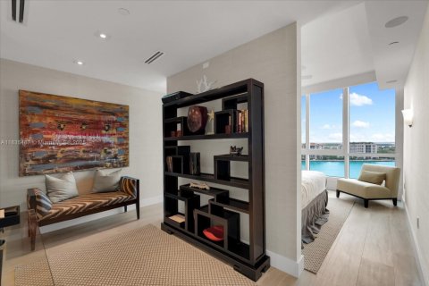Condo in Miami Beach, Florida, 3 bedrooms  № 2022611 - photo 17