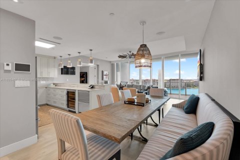 Condo in Miami Beach, Florida, 3 bedrooms  № 2022611 - photo 11