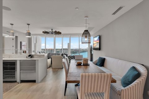Condo in Miami Beach, Florida, 3 bedrooms  № 2022611 - photo 10