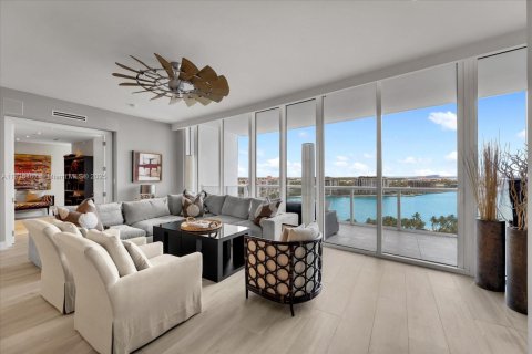 Condo in Miami Beach, Florida, 3 bedrooms  № 2022611 - photo 3