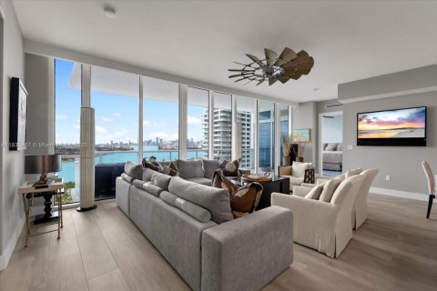 Condo in Miami Beach, Florida, 3 bedrooms  № 2022611 - photo 2