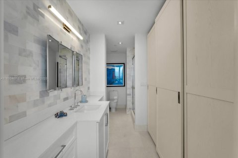 Condo in Miami Beach, Florida, 3 bedrooms  № 2022611 - photo 27