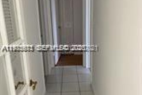 Condominio en alquiler en Miami, Florida, 3 dormitorios, 112.32 m2 № 2038526 - foto 7