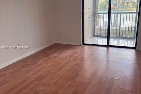 Condominio en alquiler en Miami, Florida, 3 dormitorios, 112.32 m2 № 2038526 - foto 6