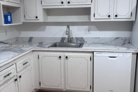 Condominio en alquiler en Miami, Florida, 3 dormitorios, 112.32 m2 № 2038526 - foto 3