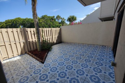 Condo in West Palm Beach, Florida, 2 bedrooms  № 2169892 - photo 5