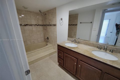 Condo in West Palm Beach, Florida, 2 bedrooms  № 2169892 - photo 24