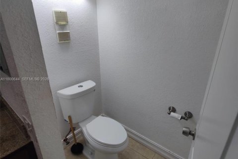 Condo in West Palm Beach, Florida, 2 bedrooms  № 2169892 - photo 27
