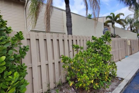 Condo in West Palm Beach, Florida, 2 bedrooms  № 2169892 - photo 3
