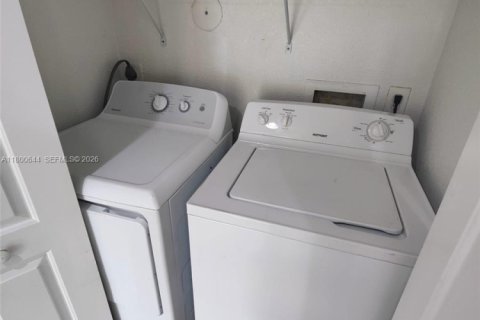 Condo in West Palm Beach, Florida, 2 bedrooms  № 2169892 - photo 19