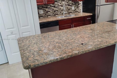 Condo in West Palm Beach, Florida, 2 bedrooms  № 2169892 - photo 17