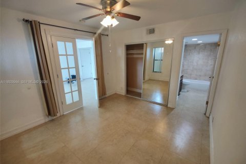 Condo in West Palm Beach, Florida, 2 bedrooms  № 2169892 - photo 26