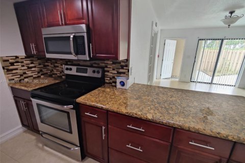 Condo in West Palm Beach, Florida, 2 bedrooms  № 2169892 - photo 14