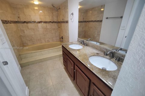 Condo in West Palm Beach, Florida, 2 bedrooms  № 2169892 - photo 23