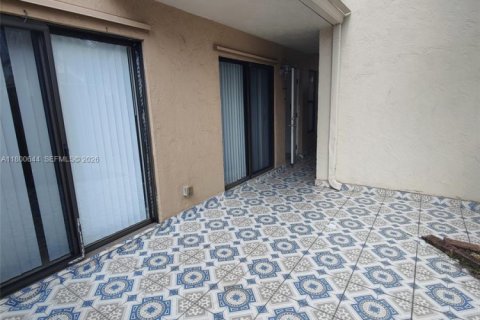 Condo in West Palm Beach, Florida, 2 bedrooms  № 2169892 - photo 7