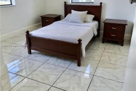 Снять в аренду виллу или дом в Окленд-Парк, Флорида 3 спальни, 129.97м2, № 1989683 - фото 11