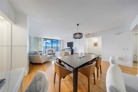 Copropriété à louer à Miami, Floride: 2 chambres, 133.78 m2 № 2014546 - photo 13